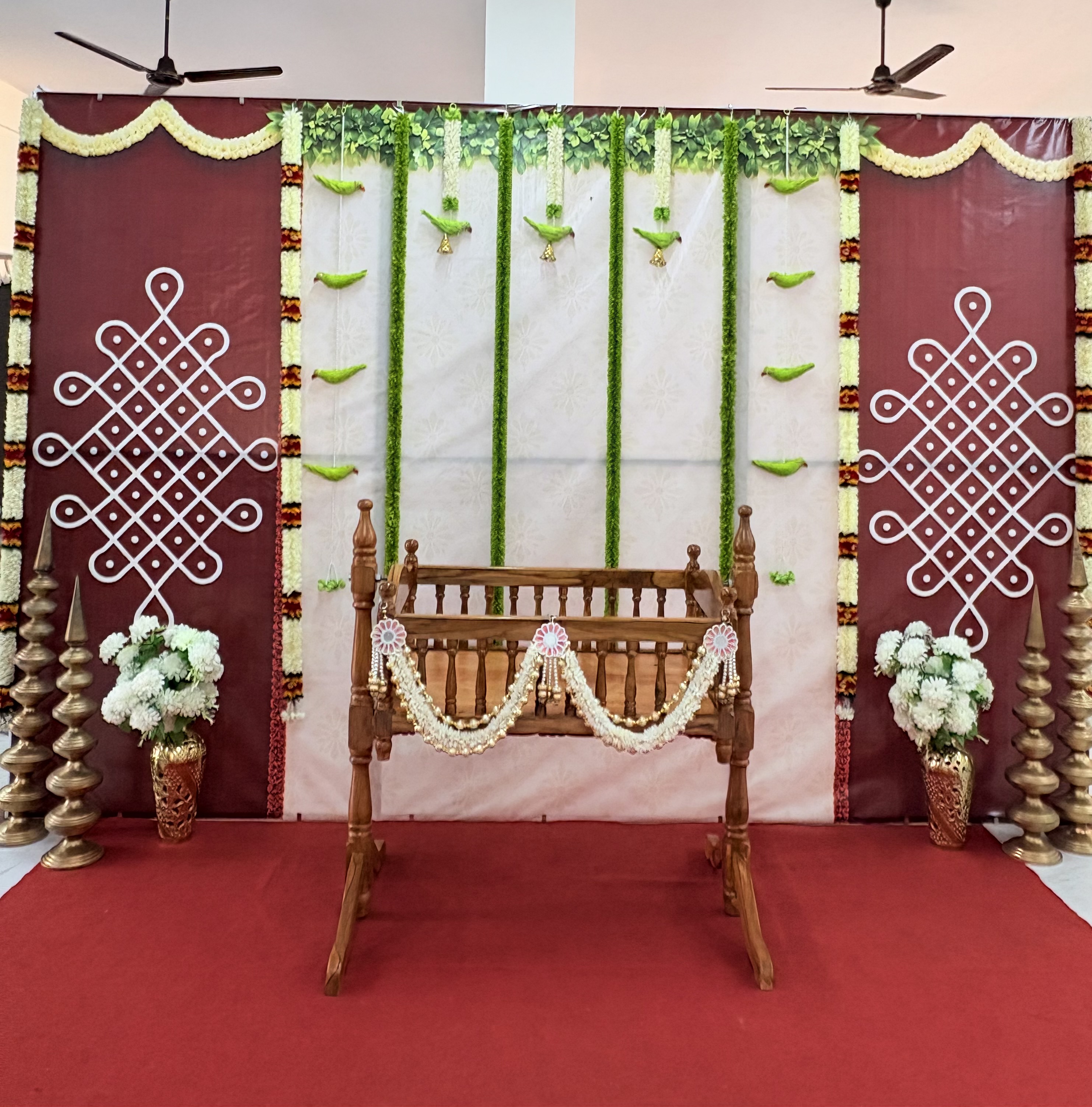 Classic Teak Cradle on rent in Chennai — photo 2