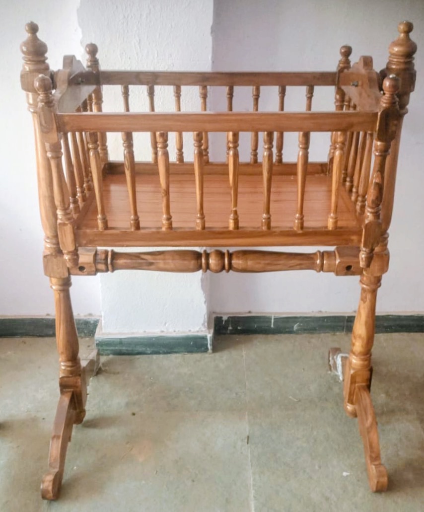 Classic Teak Cradle on rent in Hyderabad — photo 2